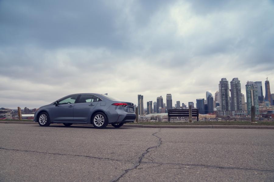  Toyota Corolla XLE Sedan 2019 года  (NA) (фото 13 из 40)
